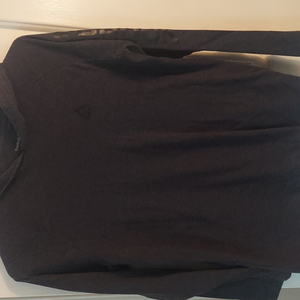 Hooded long sleeve Reebok shirt